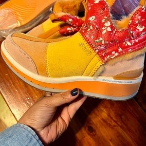 WOMEN'S MID WEDGE / YELLOW - FIERY RED SHOE/ boot US 6.5 - 7.5, euro 38, DECKERS